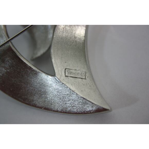 VINTAGE TRIFARI SILVER TONE FASHION LEAF BROOCH - Picture 7 of 9